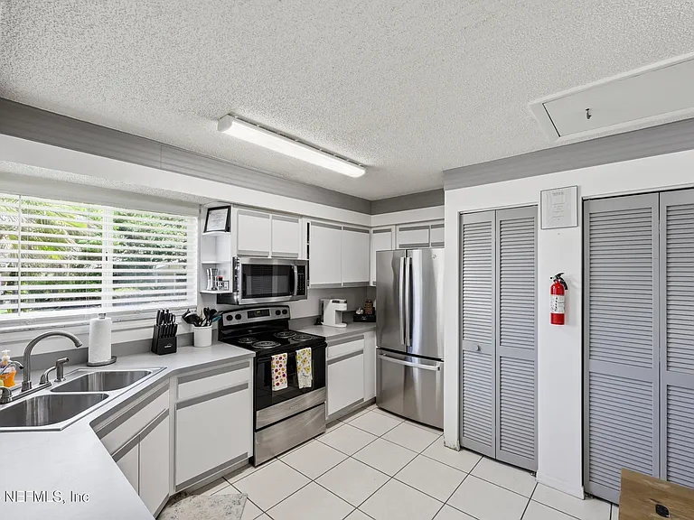 6 Lisbon St #A/B — Photo 11