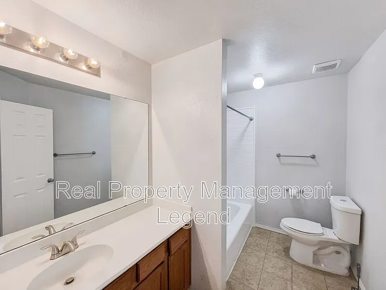 3211 Roundtree Ln — Photo 16