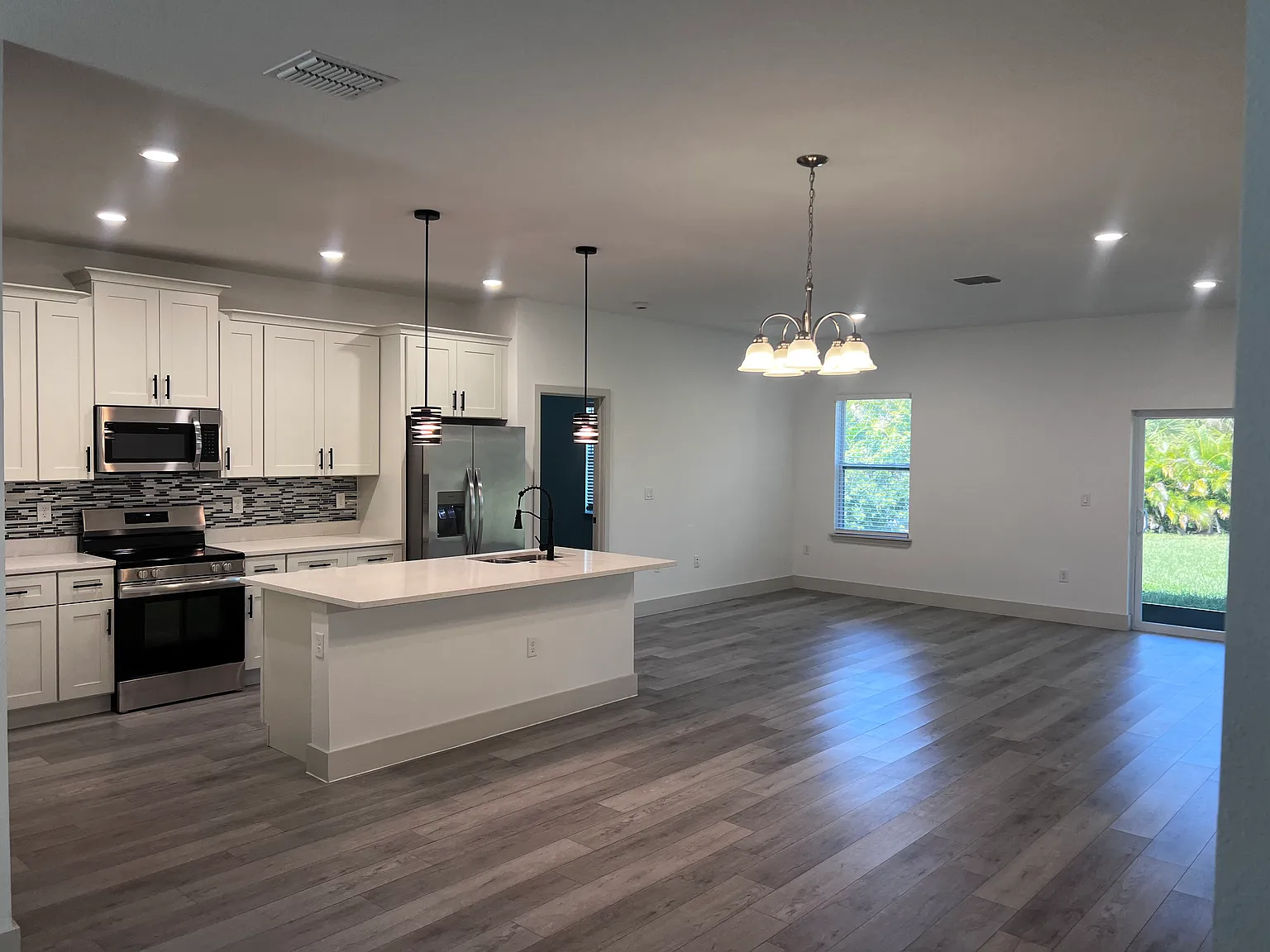 336 Sweetwater Dr — Photo 3