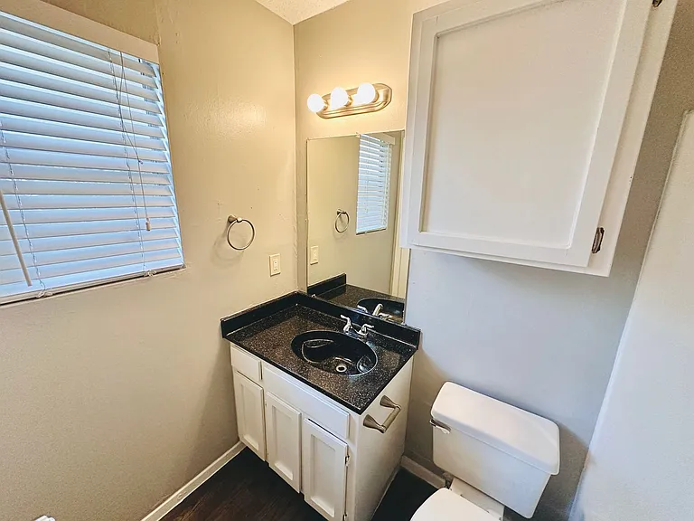 Awesome open Studio Apartments Close to Downtown — Photo 57
