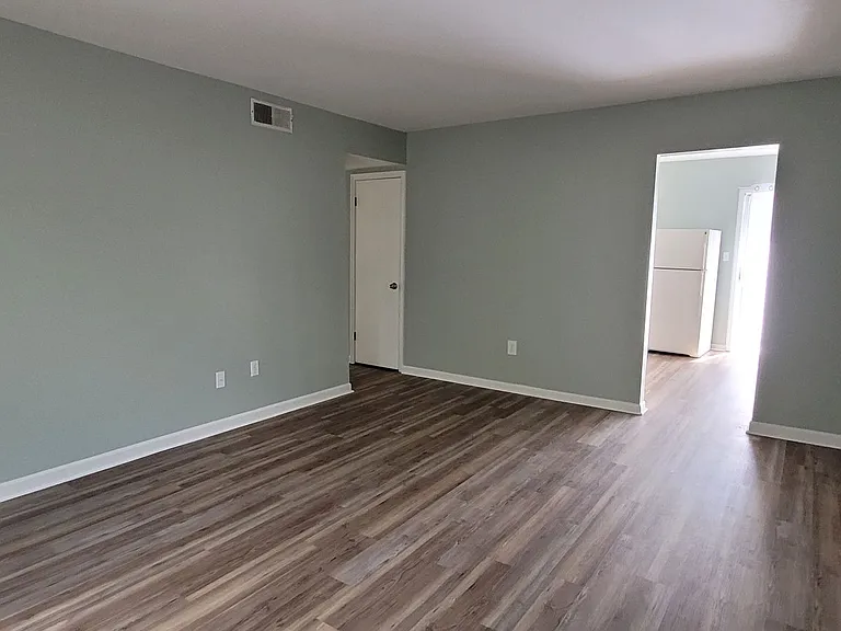 1037 Carriage Dr #C — Photo 8