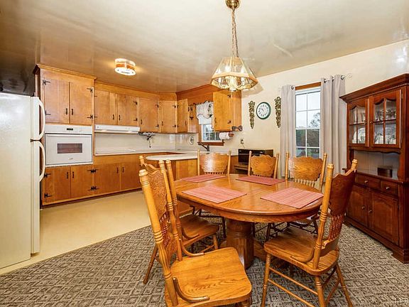 2nd image of 147 Hillcrest Cir