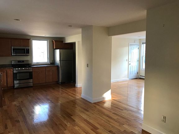 4th image of 7 Hodges Ct #1