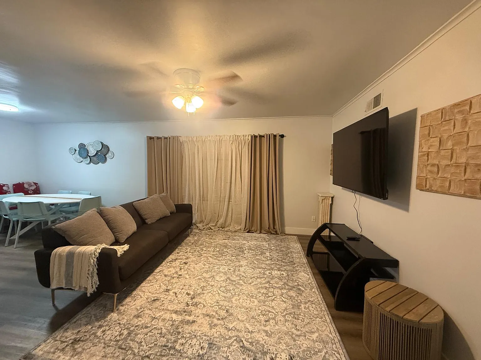 3 bed, 1225 sqft, $4,800 — Photo 3