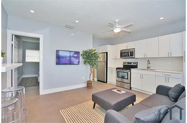 Building Photo - 60 NW 76th St #16