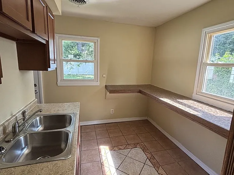 228 Arcadia Dr — Photo 6