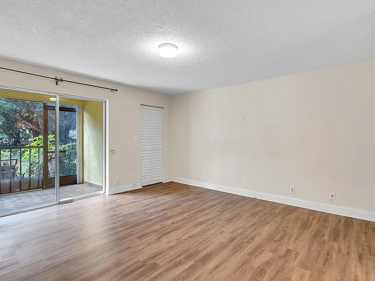 5900 NW 44th St #106 — Photo 15