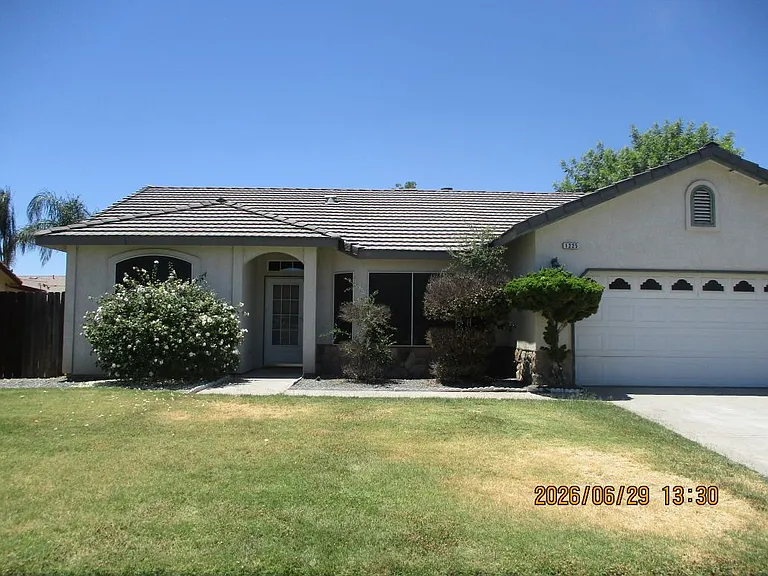 1225 E Cinnamon Dr — Photo 4