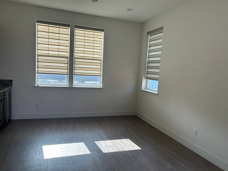 2766 Envoy Ct — Photo 3