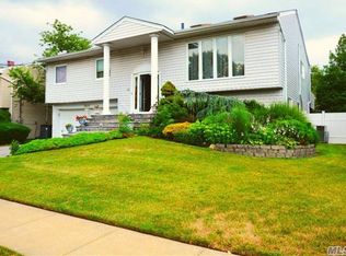 2973 Bond Dr, Merrick, NY 11566