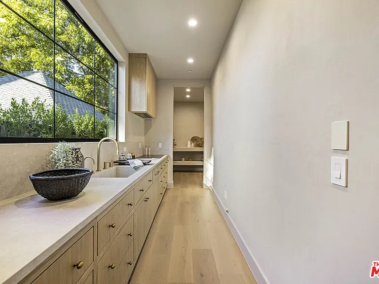 14273 Greenleaf St — Photo 27