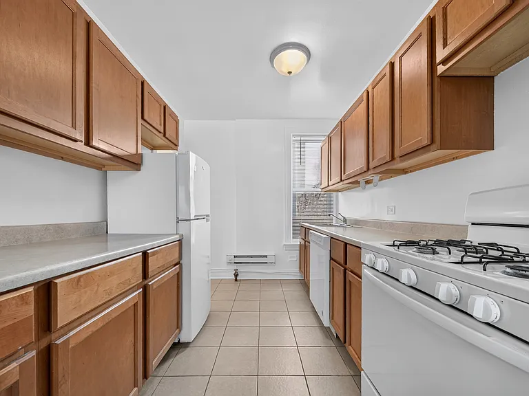 918 Greenbay Rd #2L — Photo 1