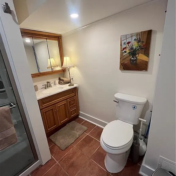 554 E Main Rd — Photo 13