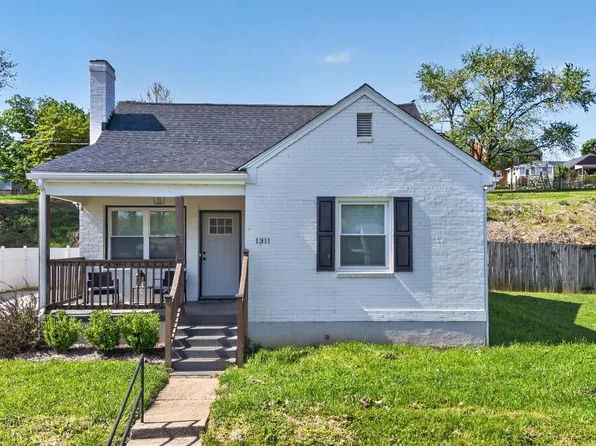 1311 Fort Manor Dr, Lynchburg, VA 24502