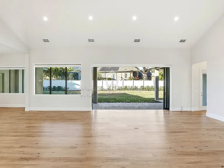 705 Largovista Dr — Photo 10