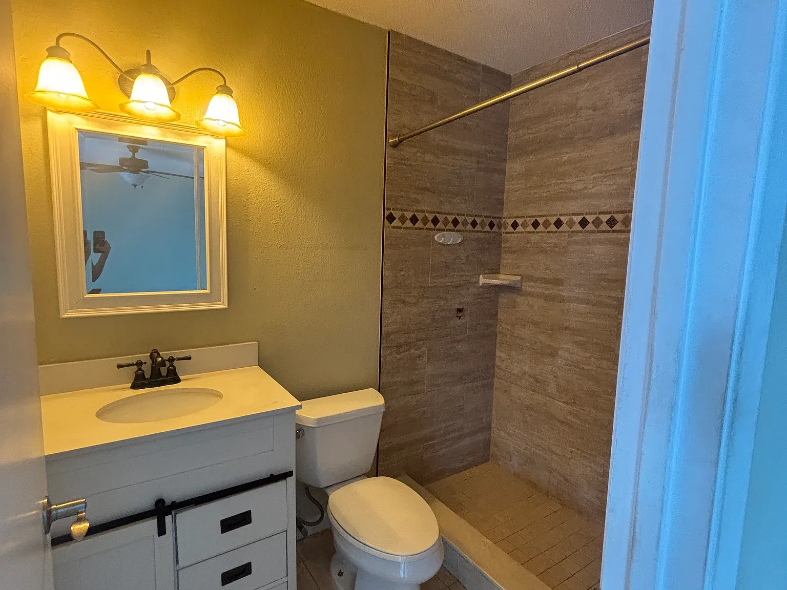 3 bed, 1400 sqft, $2,250 — Photo 1