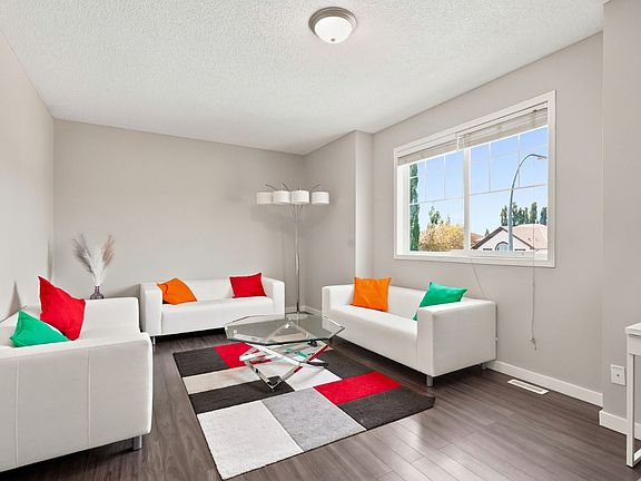 3rd image of 88 Rockyledge Cres NW