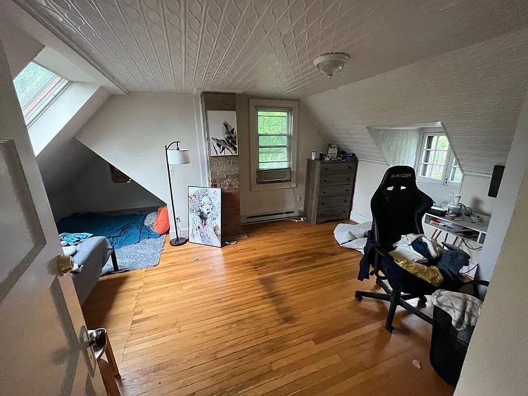 414 E Marshall St — Photo 15