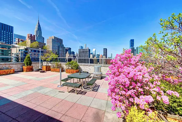 Rented by Compass | media 7