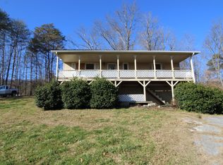 215 Coal Creek Ln, Rocky Top, TN 37769
