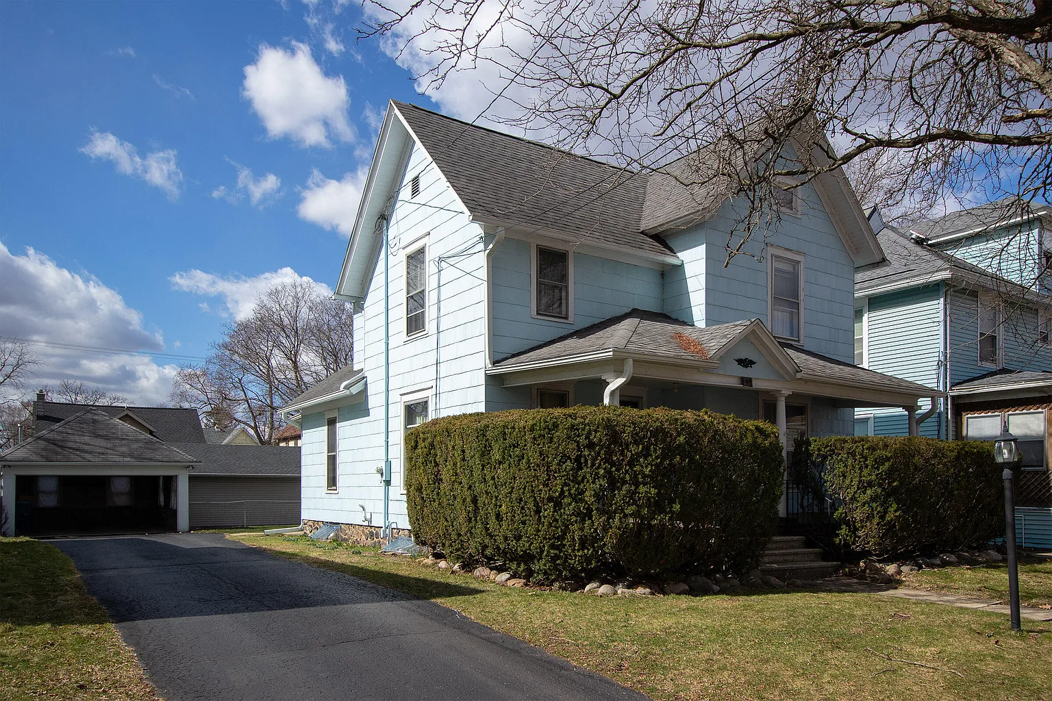 55 Wabash Ave N photo 1