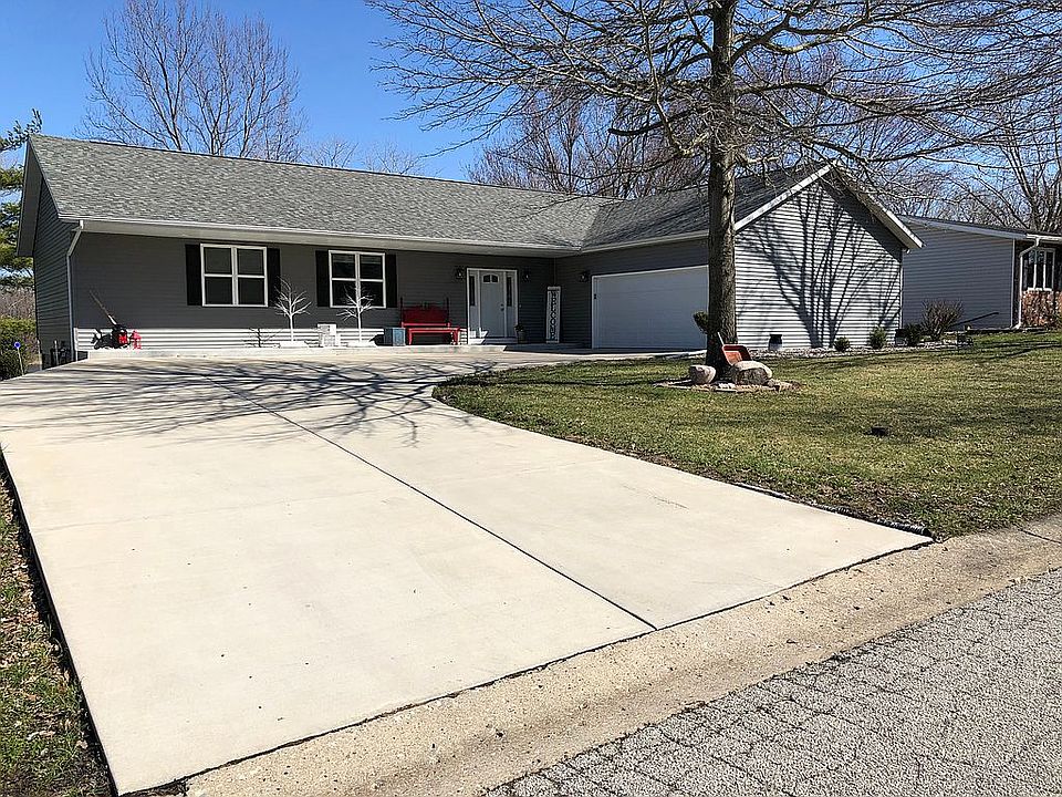 1st image of 16 Birch Lake Dr