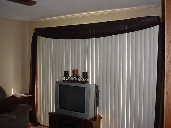 3rd image of 3848 Bartlett Ave