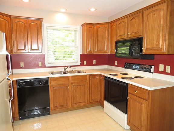 3rd image of 1478 Willow Ct