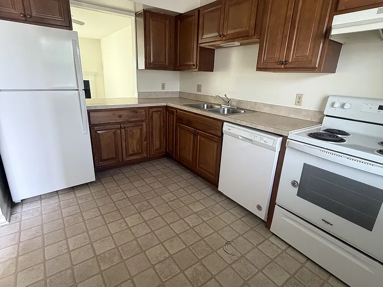 510 Grant Dr #1 — Photo 3
