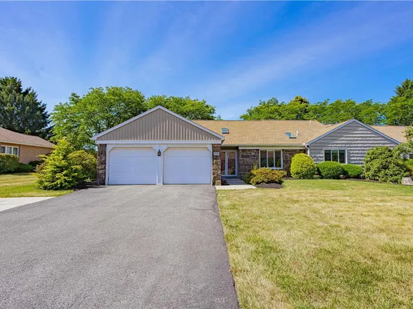 5660 Merion Ln, Macungie, PA 18062
