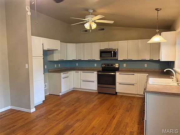 5th image of 634 Crawford Cir