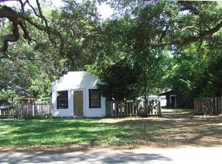 312 E Nash St, Southport, NC 28461