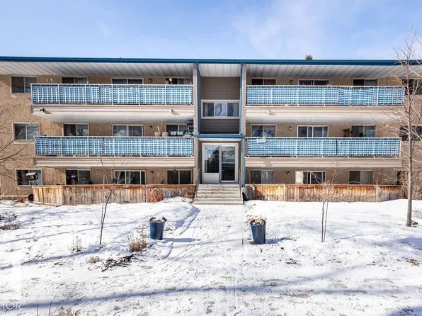 10836 116th St NW #4, Edmonton, AB T5H 3M5