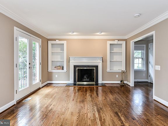 2nd image of 215 Great Falls St
