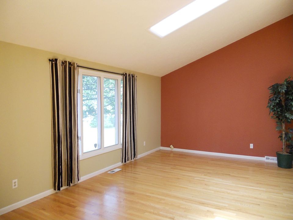 1st image of 3950 Beechmont Trl