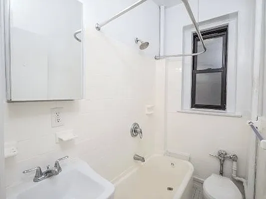 Rented by City Connections Realty | media 7