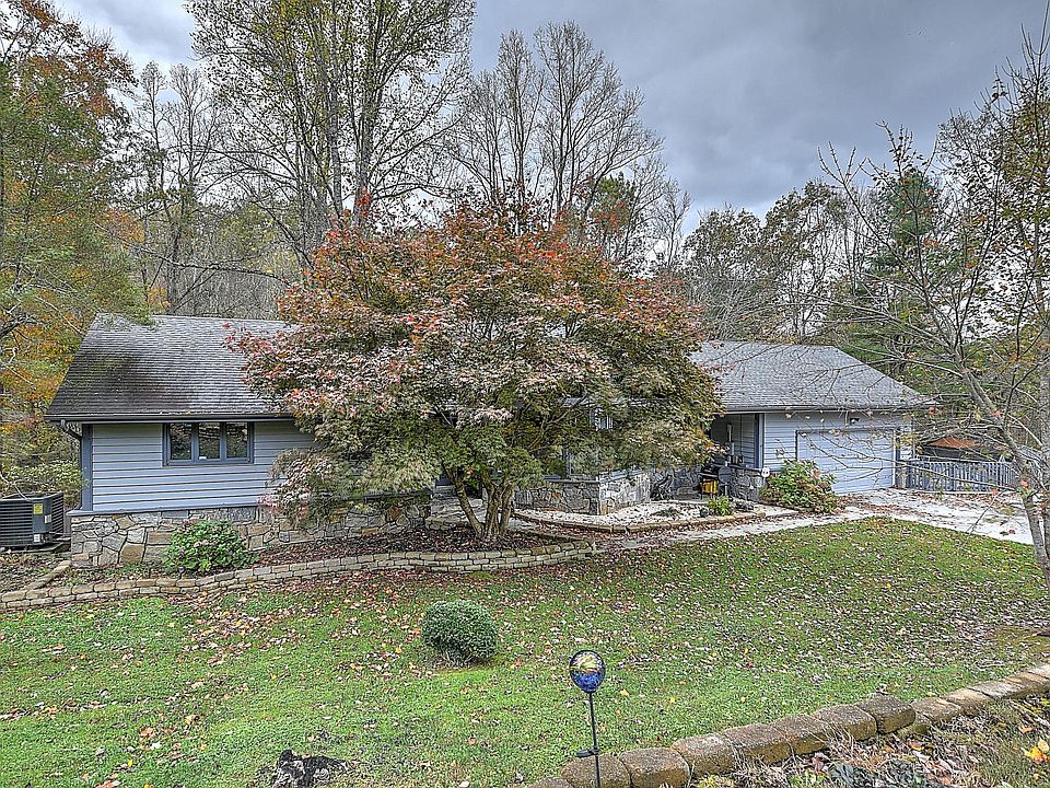 1st image of 216 Mountcrest Dr