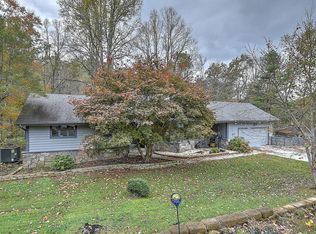 216 Mountcrest Dr, Johnson City, TN 37601