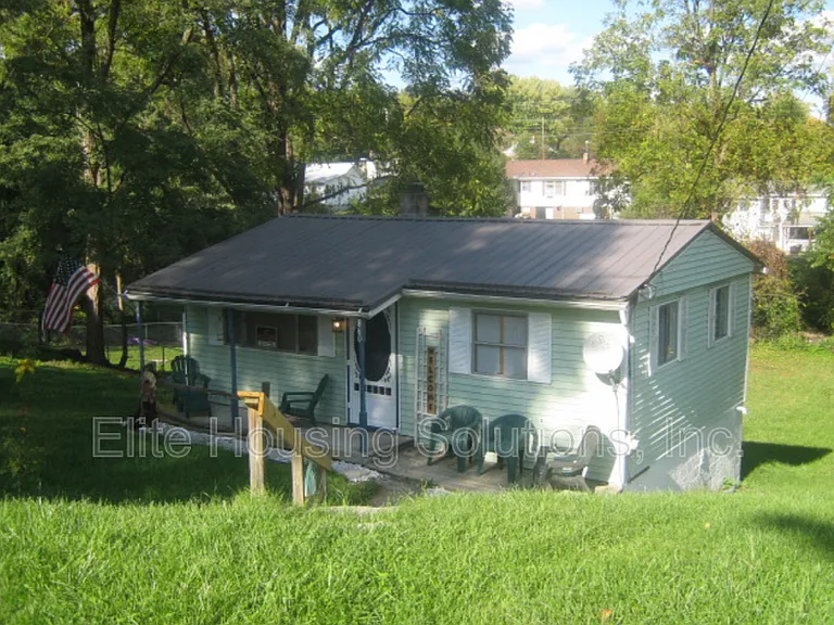 860 Church St — Photo 2