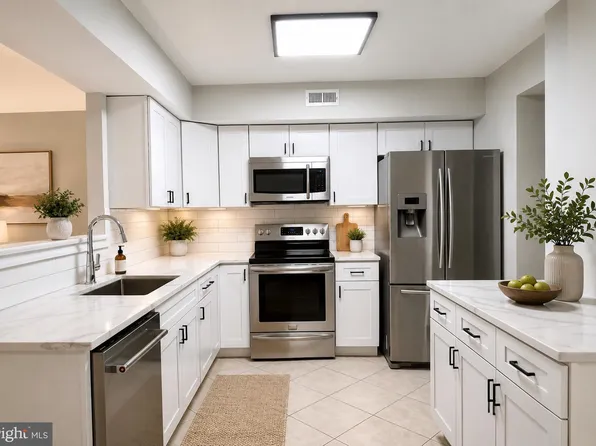 68 Lafayette Ln, Cherry Hill, NJ 08003