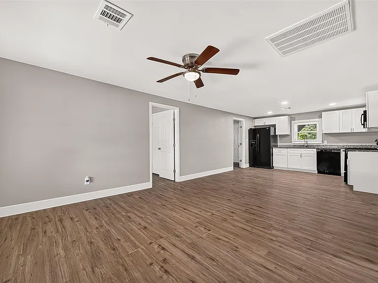 1213 Allen St — Photo 5