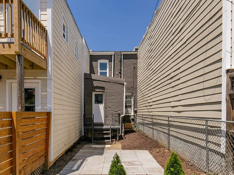 540 Newton Pl NW — Photo 17