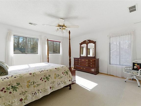 5th image of 1358 Murdock Rd