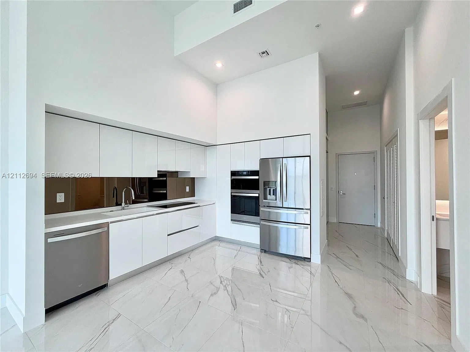 1 bed, 1.5 bath, 894 sqft, $4,000 — Photo 3