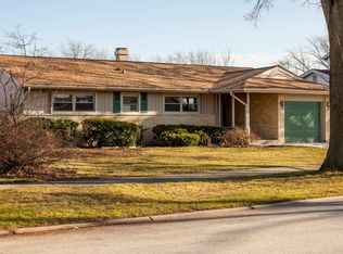 77 Forest Ln, Elk Grove Village, IL 60007
