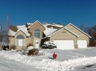 16293 Griffon Ct, Lakeville, MN 55044