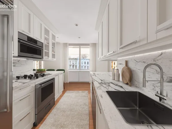 401 East 60th Street image 5 of 28