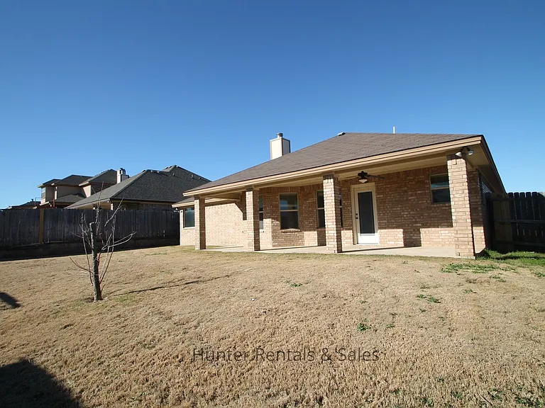 2522 Boxwood Dr — Photo 4