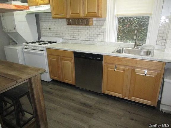 3rd image of 77 Jefferson St