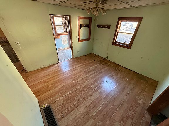 5th image of 305 Washington St